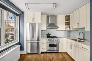 305 E 40th St, New York City, NY 10016 - Photo 7