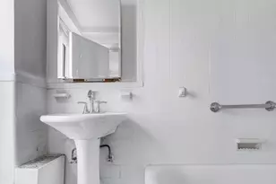 424 E 52nd St, New York City, NY 10022 - Photo 13