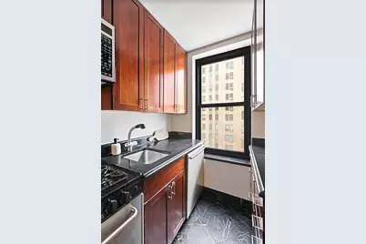 161 W 16th Street #8-K, New York, NY 10011 - Photo 3