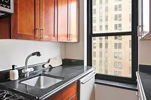 161 W 16th St, New York, NY 10011 - Photo 3