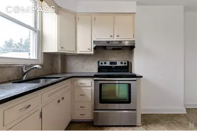 20-29 28th Street, New York City, NY 11105 - Photo 9