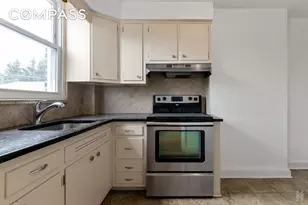 20-29 28th St, New York City, NY 11105 - Photo 9