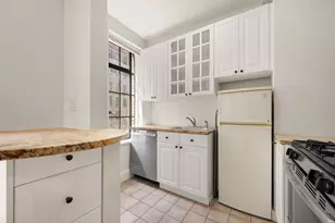 350 W 57th St, New York City, NY 10019 - Photo 7