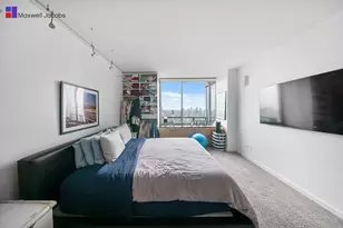 101 W 67th St, New York City, NY 10023 - Photo 5