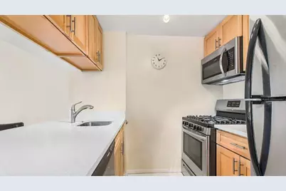 393 W 49th Street #5Y, New York, NY 10019 - Photo 5
