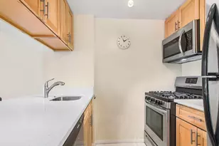 393 W 49th St, New York, NY 10019 - Photo 5