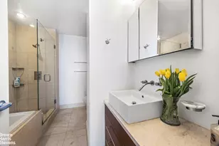 225 W 60th St, New York City, NY 10023 - Photo 5