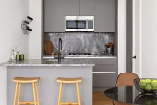 547 W 47th St, New York City, NY 10036 - Photo 3