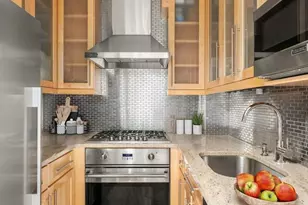 305 W 72nd St, New York City, NY 10023 - Photo 3