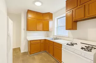 915 E 17th St, New York City, NY 11230 - Photo 9