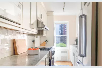 150 E 61st Street #10C, New York City, NY 10065 - Photo 5