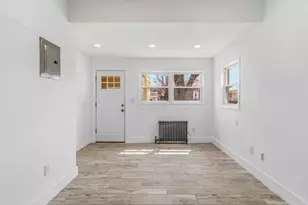 21-52 48th St, New York City, NY 11105 - Photo 11