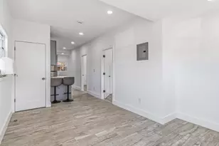 21-52 48th St, New York City, NY 11105 - Photo 9