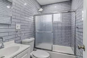 21-52 48th St, New York City, NY 11105 - Photo 19