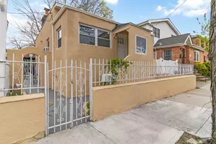 21-52 48th St, New York City, NY 11105 - Photo 5