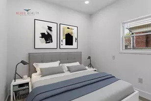 21-52 48th St, New York City, NY 11105 - Photo 3