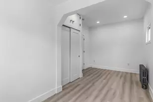 21-52 48th St, New York City, NY 11105 - Photo 15