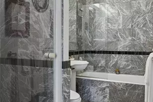 250 E 54th St, New York, NY 10022 - Photo 5