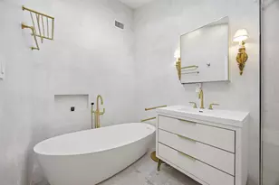 234-11 38th Dr, New York City, NY 11363 - Photo 15