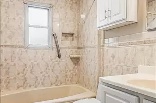 90-43 70th Dr, New York City, NY 11375 - Photo 33
