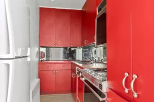 77 W 55th St, New York City, NY 10019 - Photo 5