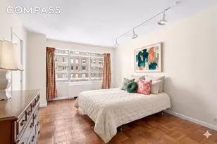 77 W 55th St, New York City, NY 10019 - Photo 3