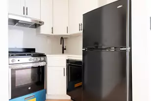 314 W 56th St, New York City, NY 10019 - Photo 3