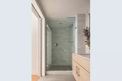 234 E 46th Street #305, New York, NY 10017 - Photo 5