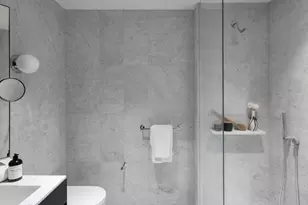 135 E 47th St, New York City, NY 10017 - Photo 3