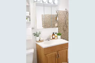220 E 57th Street #5G, New York, NY 10022 - Photo 5