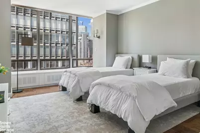 870 United Nations Plaza #20B, New York City, NY 10017 - Photo 9