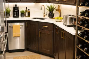 305 E 40th St, New York City, NY 10016 - Photo 3