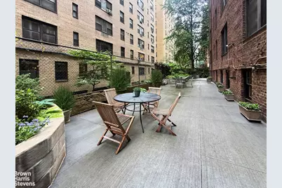 425 E 51st Street #2D, New York, NY 10022 - Photo 9