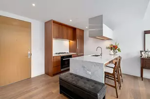 21-30 44th Dr, New York City, NY 11101 - Photo 5