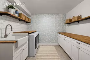 63 Maple St, New York City, NY 11225 - Photo 17