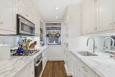 60 Gramercy Park N #8D, New York, NY 10010 - Photo 5