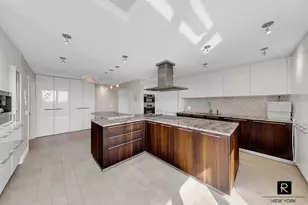 330 E 38th St, New York City, NY 10016 - Photo 5