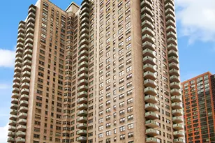300 E 40th St, New York, NY 10016 - Photo 9