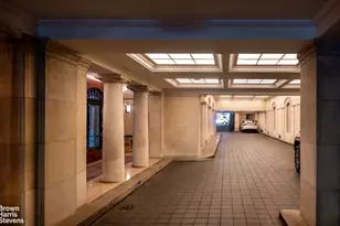 10 Gracie Square, New York City, NY 10028 - Photo 27