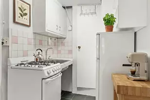 241 E 7th St, New York City, NY 10009 - Photo 3