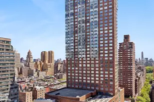 130 W 67th St, New York, NY 10023 - Photo 11