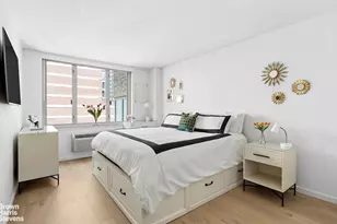 130 W 67th St, New York, NY 10023 - Photo 5