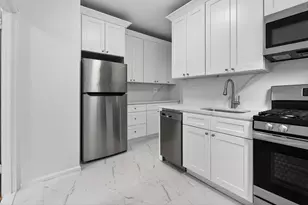 915 E 17th St, New York City, NY 11230 - Photo 5