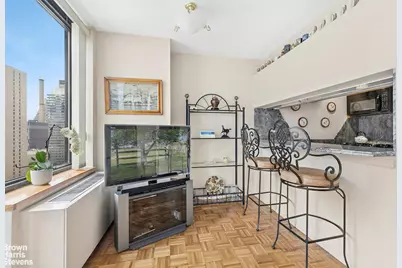 161 W 61st Street #15H, New York, NY 10023 - Photo 3