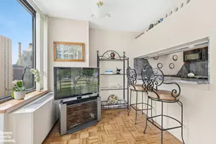 161 W 61st St, New York, NY 10023 - Photo 3