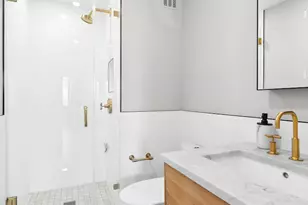 236 E 47th St, New York City, NY 10017 - Photo 11