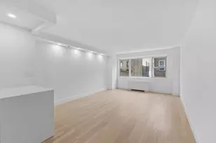 321 E 48th St, New York, NY 10017 - Photo 5