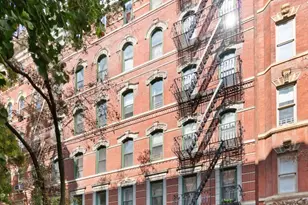 211 W 10th St, New York City, NY 10014 - Photo 9