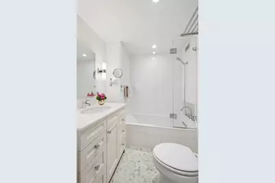 3 E 71st Street #9E, New York City, NY 10021 - Photo 9