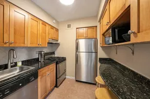 305 E 72nd St, New York City, NY 10021 - Photo 5